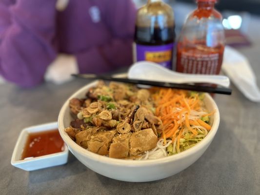 Vermicelli with Grilled Pork and Eggroll (V3)