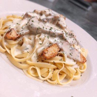 Chicken Alfredo fettuccine