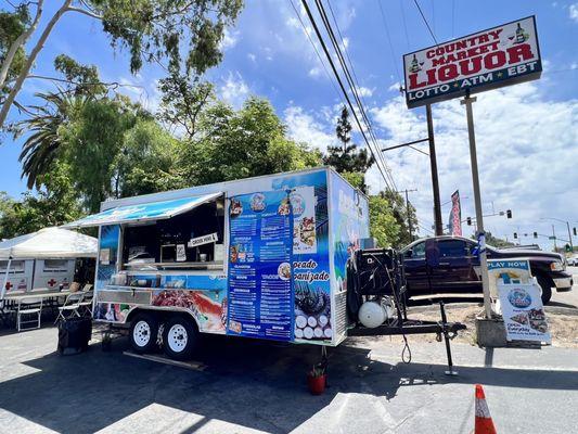 Food truck right next to E Vista Way