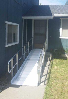 Prarie View Ramp installed in front of Hayward home.