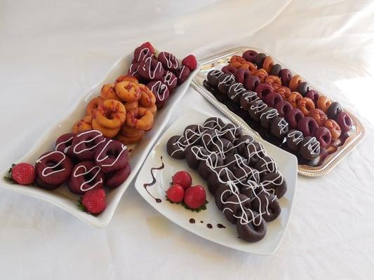 Mixed order of Chocolate, Vanilla and Red-Velvet flavored mini donuts