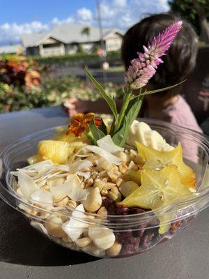 Tropical açaí bowl