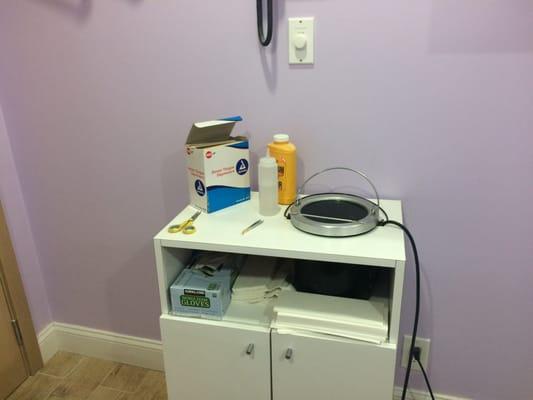 Waxing station in the room. Clean!