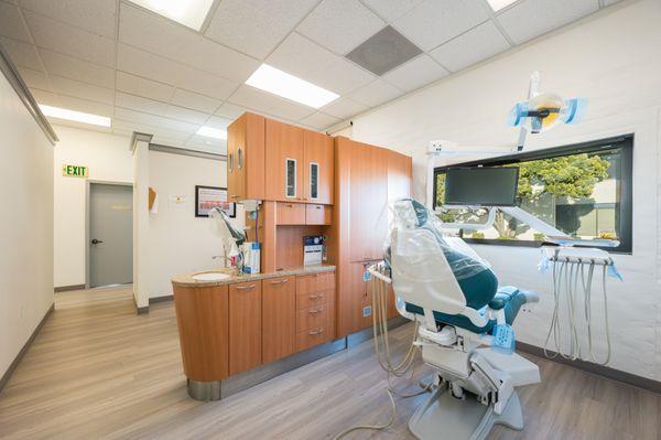 Our Santa Maria dentists perform dental procedures and deliver  treatment from one of our many well equipped and specious dental operatories