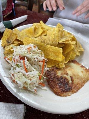 NOT what queso frito .. looks like.  Tajadas we're old  not even heated to compensate for lack of freshness.