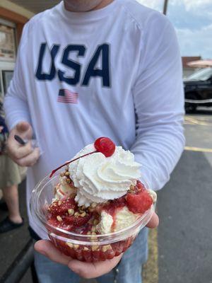 Strawberry shortcake sundae