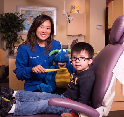 Dr. Stephanie's warm smile helped this 3-year old feel at ease, and he was so proud of himself for being a superstar patient!