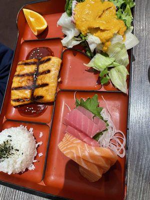 Bento (Teriyaki Salmon & sashimi)