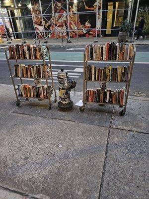 Interesting book store. There are a lot of specific books. France books, German books. Unusual book store.  I recommend it.