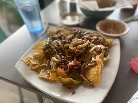 Chicken fajita nachos