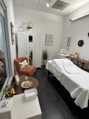 Honey Waxing Hermosa- room