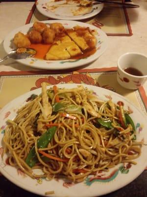 Lo mein and other is almond boneless chicken with sweet ans sour chicken   very good