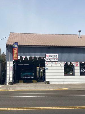 Lube Experts NW - Best Oil Change in Albany Oregon!
Our Philosophy : 
We have over 20 years of combined experience...