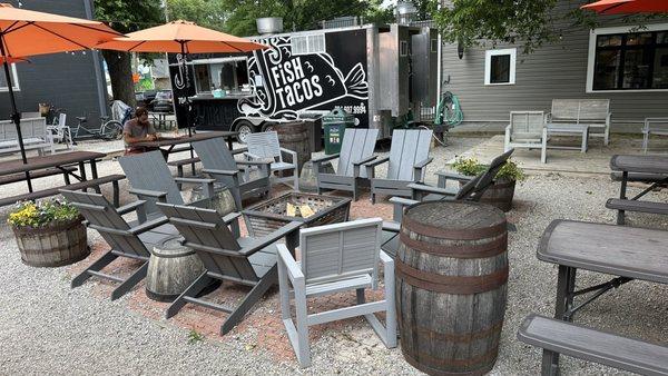 Outdoor beer garden and seating, food truck