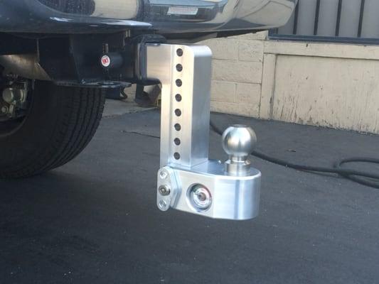 adjustable aluminum ball mount with built in tounge weight scale,with 2.5" shank.