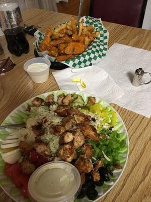 Great salads and chicken wings! And burgers too!!!