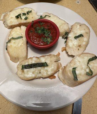 CHEESY GARLIC BREAD