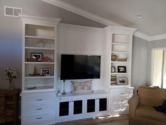 Entertainment center