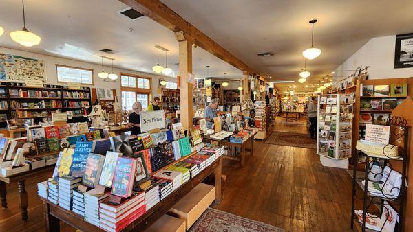 Eagle Harbor Book Company