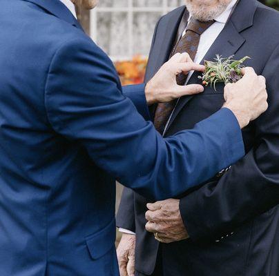 Living pocket boutonniere