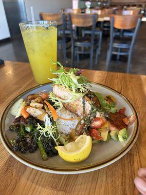 Blackened Salmon Mango Lemonade