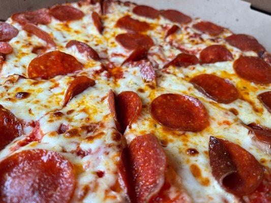 Pepperoni pizza, medium, up close