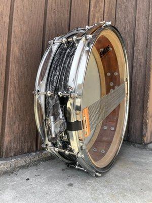 A Classic Mahogany Snare Drum is finished in Black Oysters Pearl, a finish made popular by drummer Ringo Star of The Beatles.