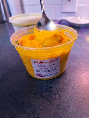 Ummm hmmm Saffron Rose ice cream. Un real