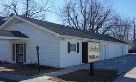 Storefront Dooley Funeral Home
711 Washington St, Queen City, MO 63561