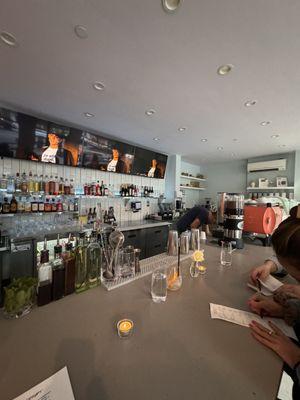 Pretty bar setup with flowers and candles