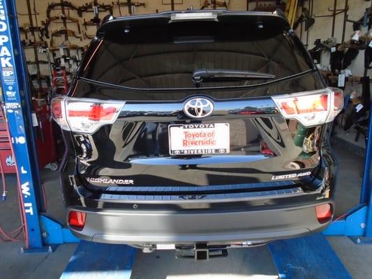 2016 Toyota Highlander,Class 3 Hitch and 4 Flat electrical.