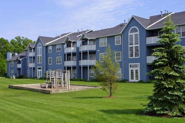 Forest Pointe Apartments - 1 and 2 bedroom apartments for rent - 29533 North Waukegan Road,   Lake Bluff, IL 60044