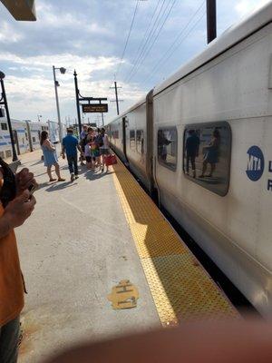 Platform lirr Babylon