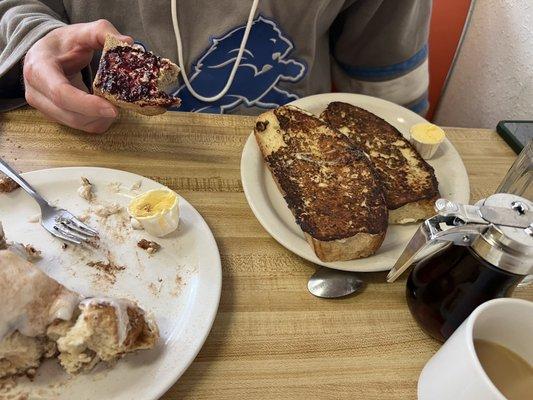 French toast and raisin bread