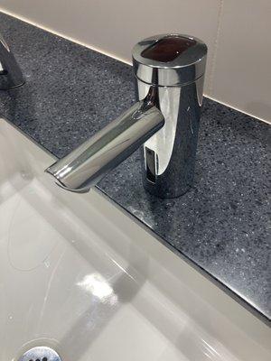 Commercial sensor faucet