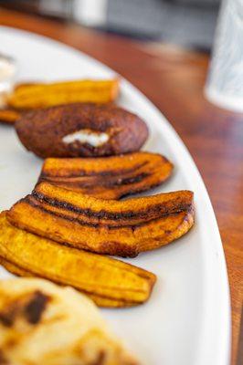 Fried Plantains (comes w/ Plato Los Dubón)