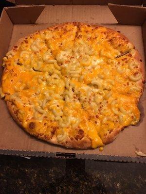 Mac n cheese pizza! Yum!