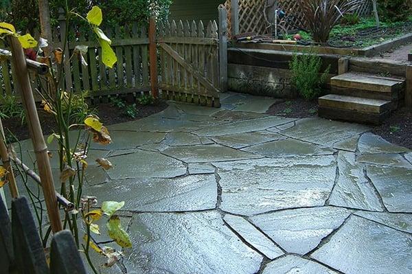 This Pennsylvania Bluestone flagstone patio set in crushed rock offers stability, excellent drainage, beauty, and durability