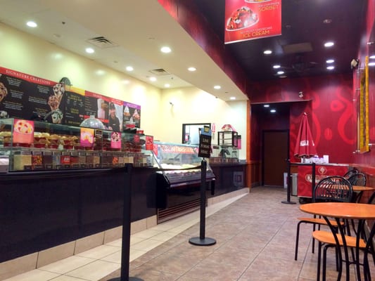 Cold Stone Creamery (interior)