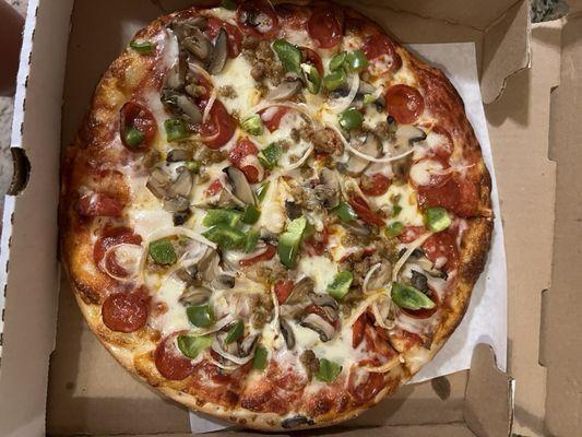 Supreme Pizza added green peppers