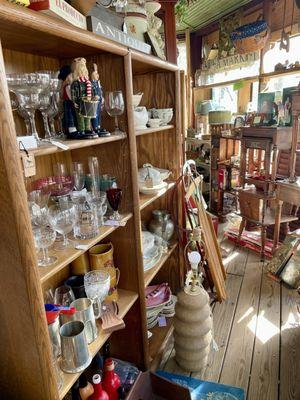 OMG - i only review eats but I HAD TO post these pics/vids - SO SO GOOD - vintage, antiques, unique finds! Also Luckett's Store 1 mi away!