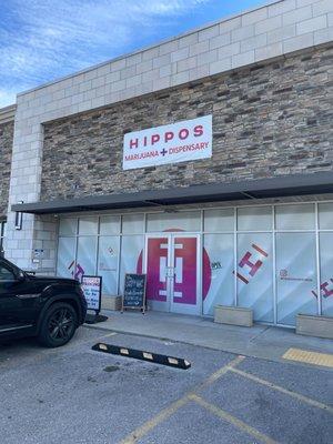 Hippos Springfield Dispensary in Missouri offers plenty of parking.