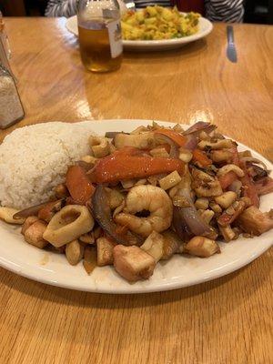 Mariscos Saltado