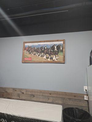 I love the decor. A photo of the classic Budweiser Clydesdales!