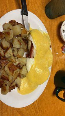 Eggs Benedict with home fries