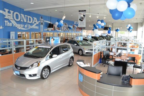 Bommarito Honda Superstore Showroom