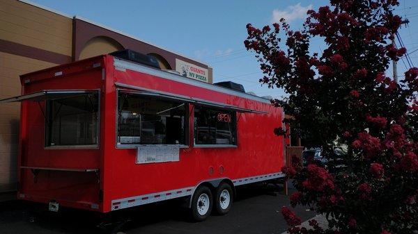 A parking lot around the corner of the building makes Giants exceptionally convenient for grabbing a quick slice