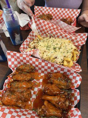 We got the Texas hot and sweet Georgia brown wings. The chicken Alfredo fries were a hit.