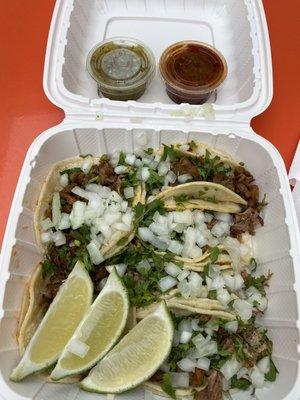 Tacos de asada y de carnitas