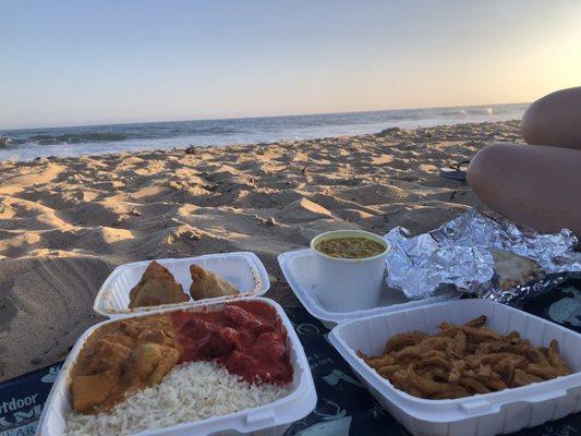 Punjabi Tandoor = picnic dinner Newport Beach. Samosa, Naan, Onion Bhakti, Bengan Bhartha, Chicken Makhani, Chicken Vindaloo, and Basmati.